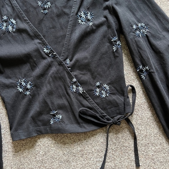 ASOS 100% Cotton Black Wrap Crop Top with Blue Floral Embroidery Womens US 0 - Picture 6 of 11